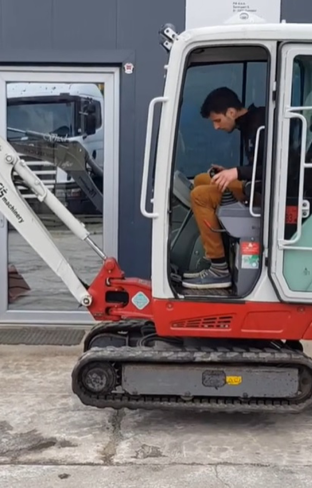 TAKEUCHI TB216